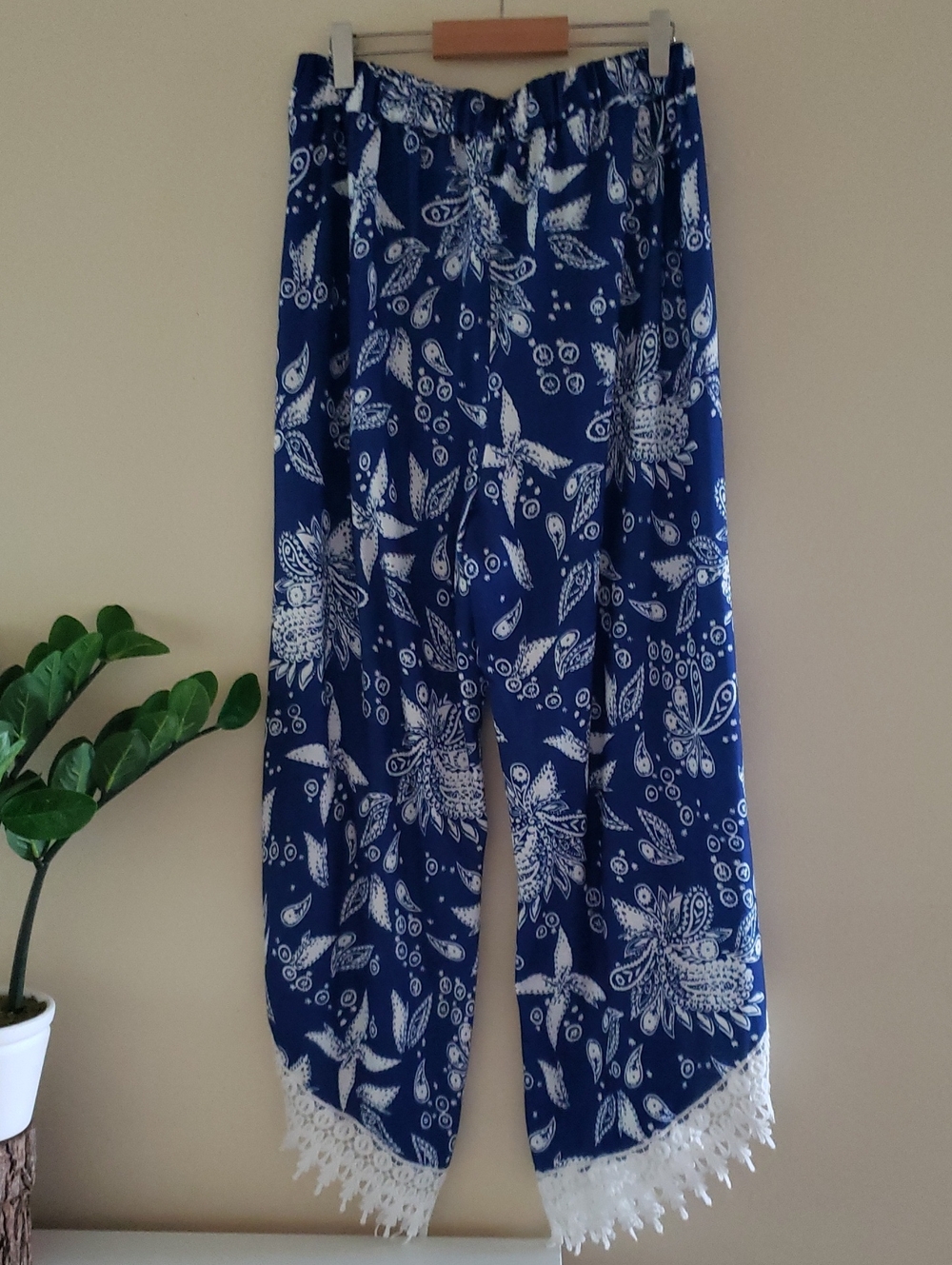 Unbranded NWOT Embroidered Bohemian Assymetrical Pull On Pant - M - Picture 8 of 14